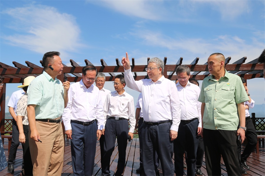 2024.06.23全國(guó)政協(xié)副主席、民盟中央常務(wù)副主席、中國(guó)科學(xué)院院士、清華大學(xué)副校長(zhǎng)王光謙蒞臨金徽股份視察.jpg