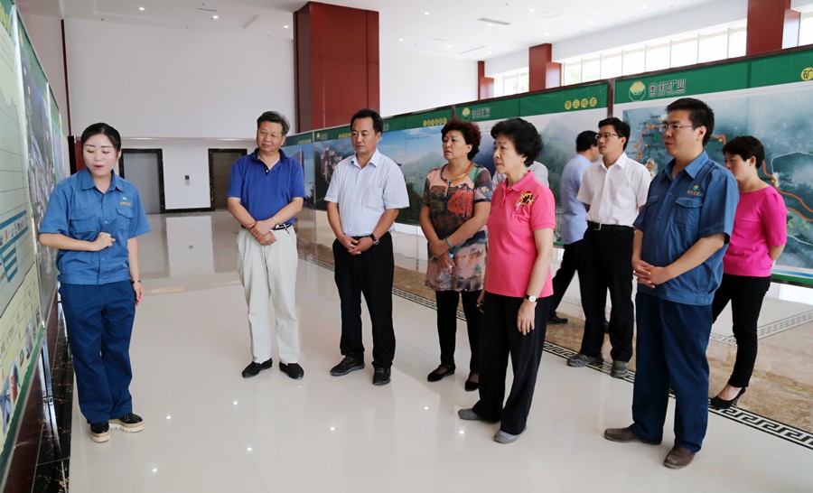 1-2015年8月，全國(guó)政協(xié)副主席、中國(guó)科學(xué)院院士王志珍一行蒞臨金徽股份調(diào)研。.jpg