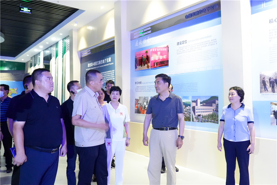 12-2022年8月，省委常委、省委統(tǒng)戰(zhàn)部長(zhǎng)孫雪濤帶領(lǐng)帶領(lǐng)全省黨外代表人士考察團(tuán)蒞臨金徽股份調(diào)研指導(dǎo)。.jpg