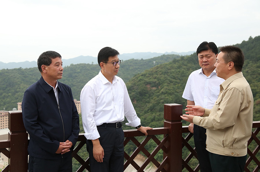 13-2021年8月，省委常委、副省長(zhǎng)張錦剛蒞臨公司檢查指導(dǎo)工作。.jpg