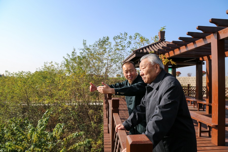 21-2019年10月，國(guó)家水利部原副部長(zhǎng)王守強(qiáng)參觀金徽股份時(shí)盛贊：金徽股份是綠色礦山、文明礦山、美麗礦山。.jpg