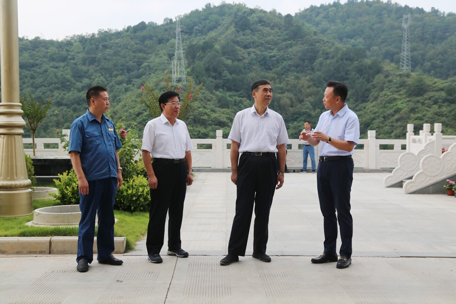 24-2018年8月，全省綠色礦山建設(shè)現(xiàn)場(chǎng)會(huì)在金徽股份召開(kāi)，時(shí)任副省長(zhǎng)李斌出席會(huì)議并做重要講話。.jpg