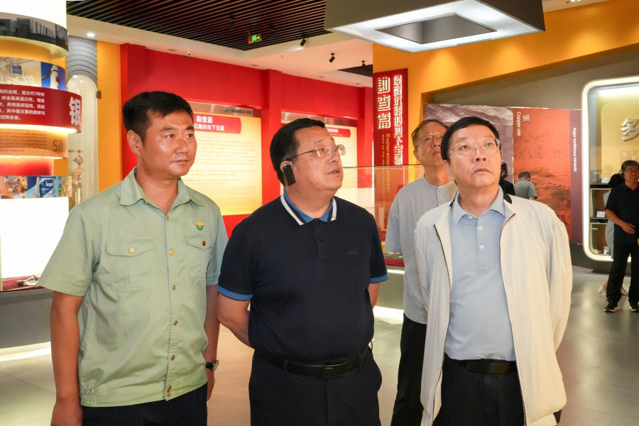 2024.06.23全國(guó)政協(xié)委員、 陜西省政協(xié)副主席、民建陜西省委會(huì)主委李忠民蒞臨金徽股份調(diào)研.jpg