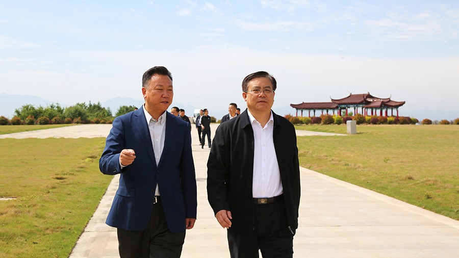 30-2021年5月，省人民檢察院黨組書(shū)記、檢察長(zhǎng)朱玉蒞臨金徽股份調(diào)研綠色礦山建設(shè)工作。.jpg