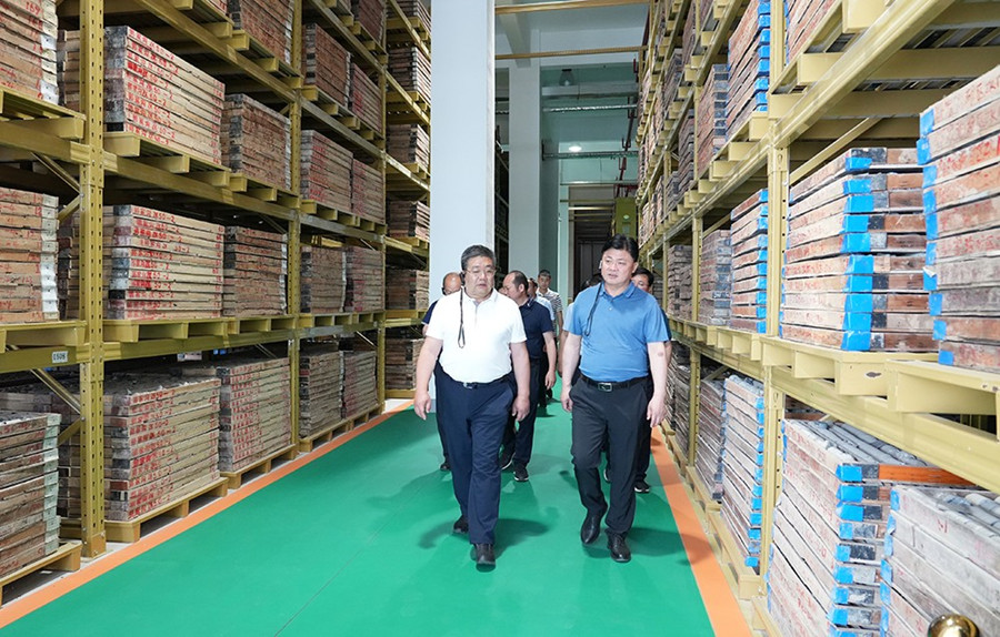 51-2022年6月，省農(nóng)業(yè)農(nóng)村廳一級(jí)巡視員朱寶瑩蒞臨金徽股份調(diào)研綠色礦山建設(shè)工作。.jpg